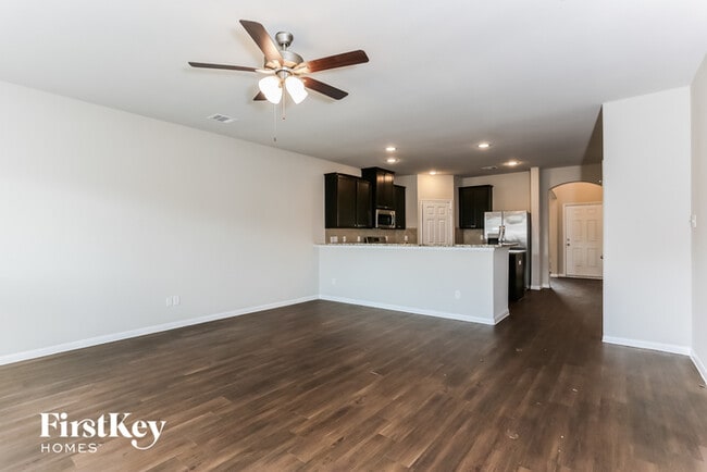 Building Photo - 7215 Victorville Dr