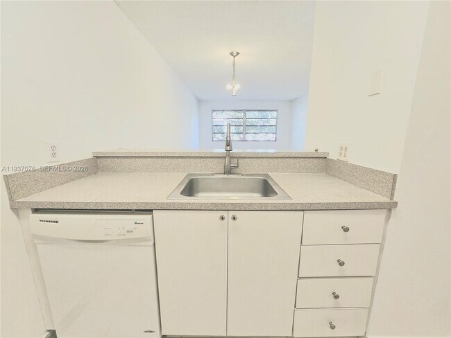 Foto del edificio - 1225 NE 124th St