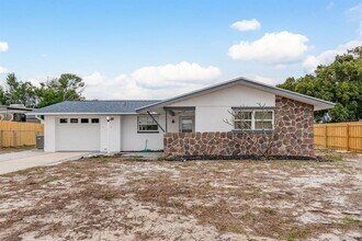 Building Photo - 10521 Oak Hill Dr