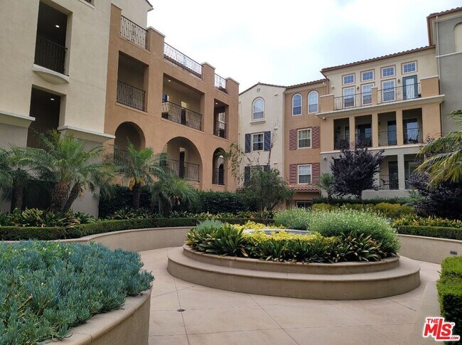 Building Photo - 12975 Agustin Pl