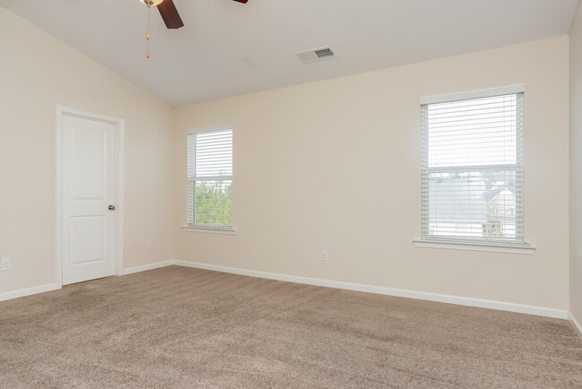 Building Photo - 45 Darbys Ave
