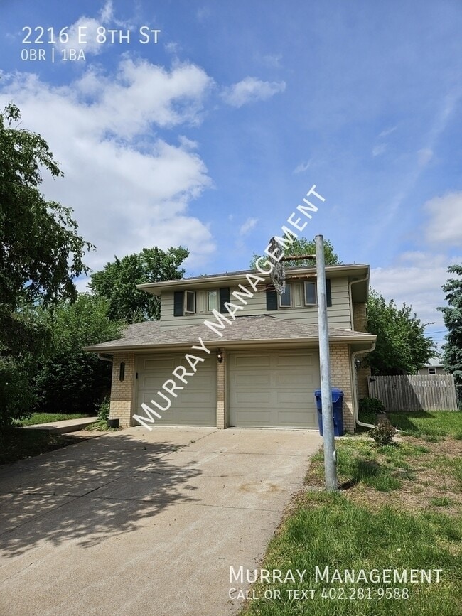 Building Photo - 2216 E 8th St