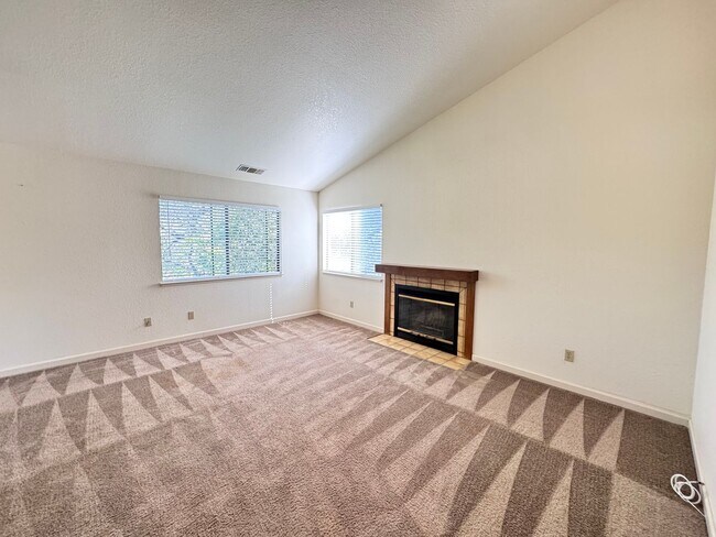 Foto del edificio - Cozy upstairs Condo in Auburn
