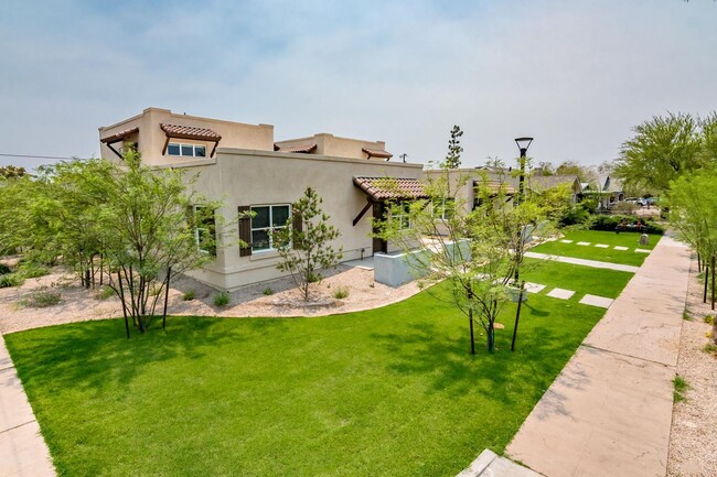 Foto del edificio - 2245 N Dayton St