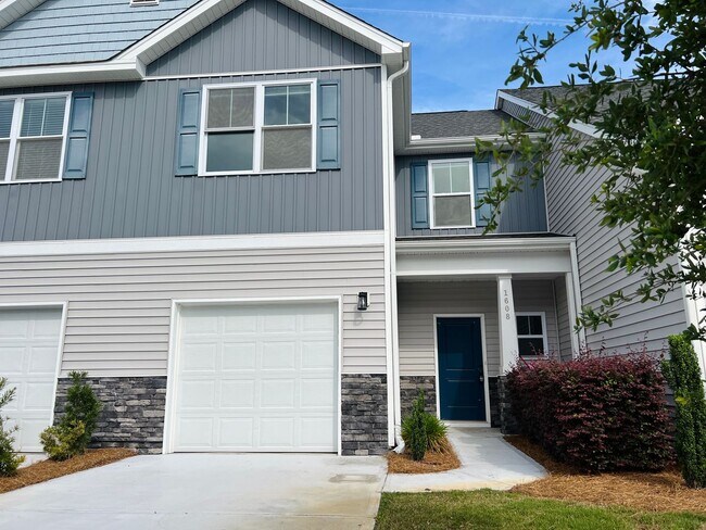 Foto del edificio - NOW AVAILABLE - Spacious 3 Bed | 2.5 Bath ...