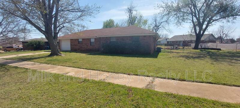 Primary Photo - 221 W Orbit Dr