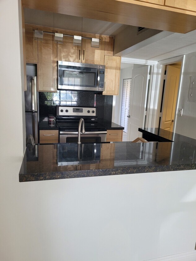 Primary Photo - 10746 N Kendall Dr