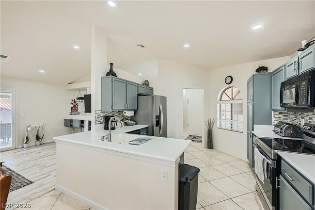 Building Photo - 113 Montclair Dr