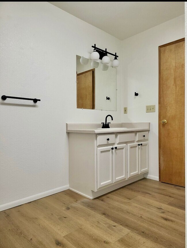 Foto del edificio - Newly Renovated Farmhouse style unit with new mini split for heating and cooling and garage