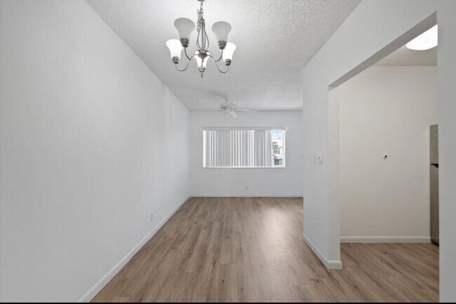 Foto del edificio - 6289 Lear Dr