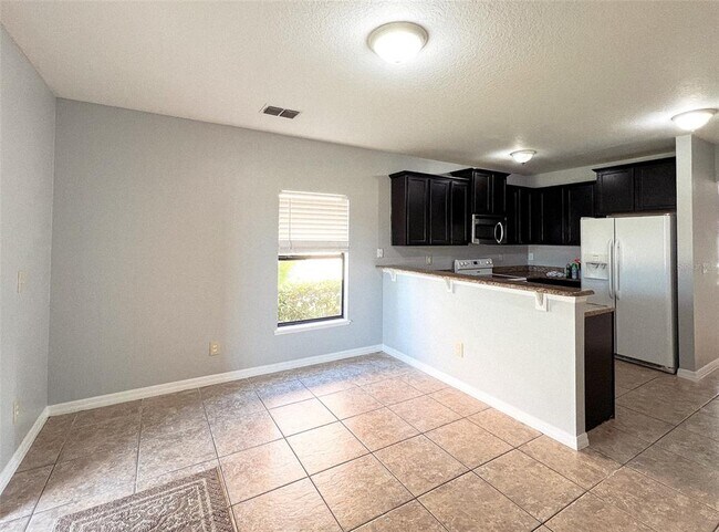 Building Photo - 1210 Windsor Lake Cir