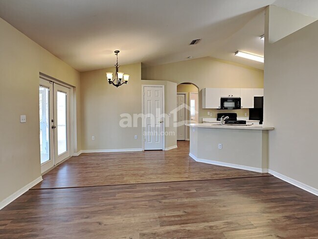 Foto del edificio - 10527 Juliano Dr