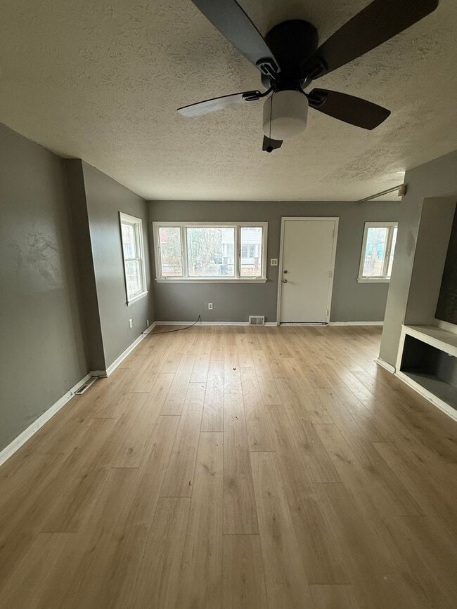 Building Photo - 365 E 161st St