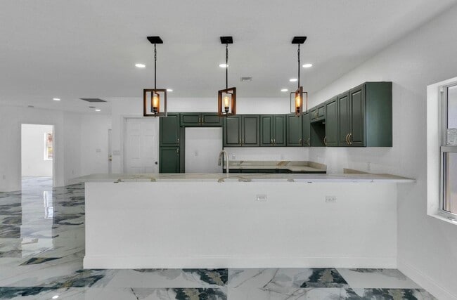 Building Photo - 2935 NW 8th Ct