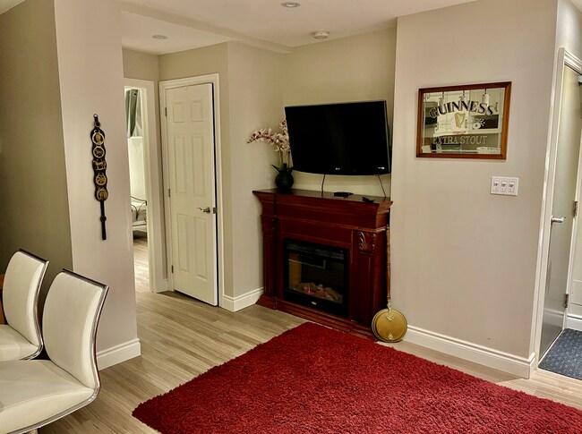 Photo du bâtiment - Quiet, bright, private, furnished 1 bedroo...