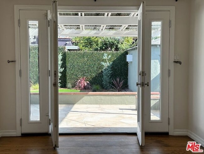 Building Photo - 1206 Greenacre Ave