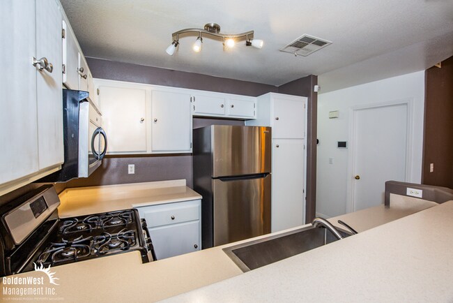 Foto del edificio - Beautifully Maintained 2Bdm 2Ba Townhome i...