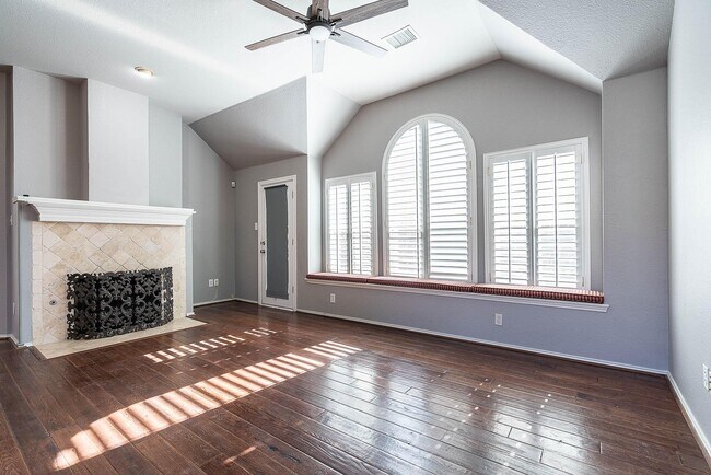 Foto del edificio - 7904 Whispering Tree Ln