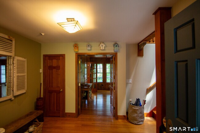 Foto del edificio - 4 Chimney Point Rd