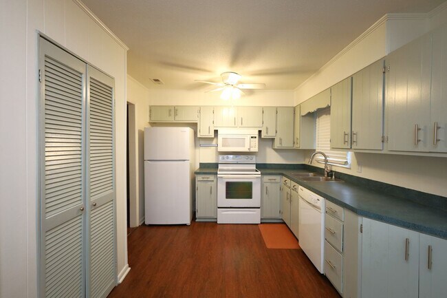 Foto del edificio - 608 S College St