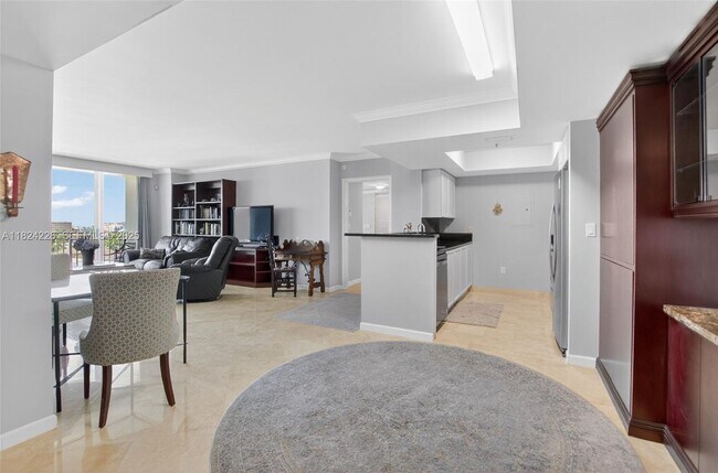 Foto del edificio - 99 SE Mizner Blvd