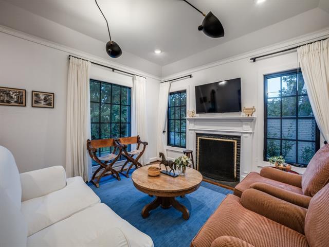 Foto del edificio - 6948 Clayton Ave