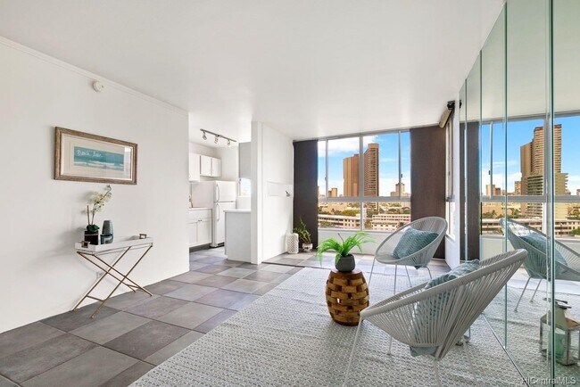 Building Photo - 2740 Kuilei St