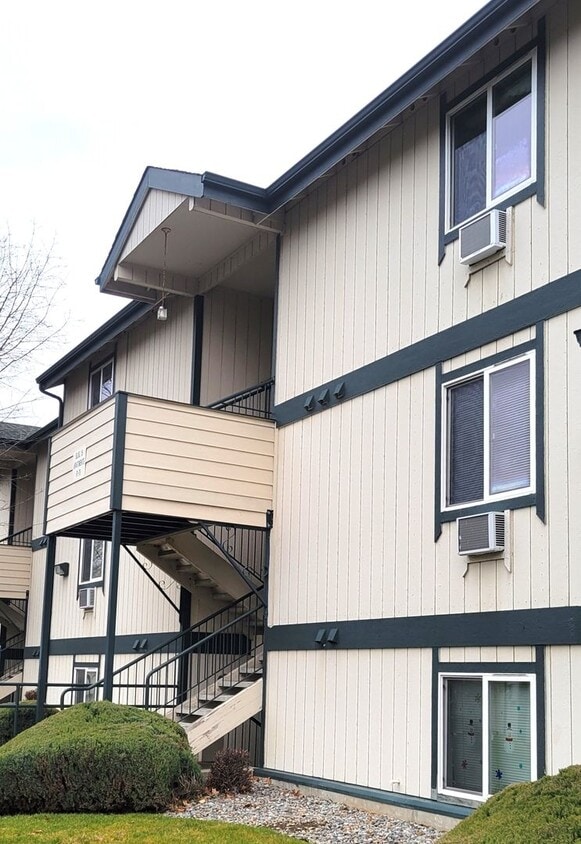 Primary Photo - Middle (2nd) floor 660 sq ft 1-bedroom wit...