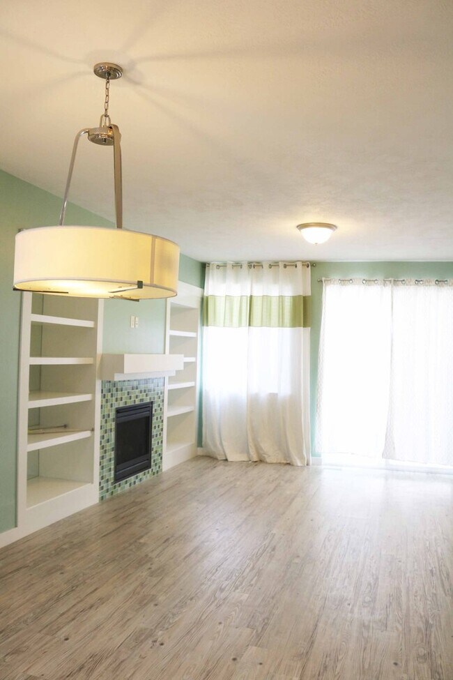 Building Photo - Amazing home for rent in Sandy!
