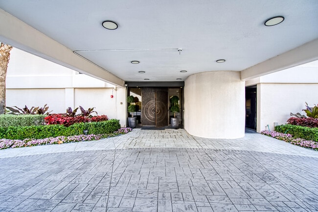Foto del edificio - 5380 N Ocean Dr
