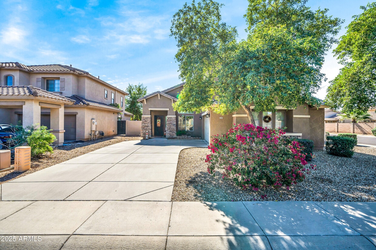 Primary Photo - 15385 W Cottonwood Cir