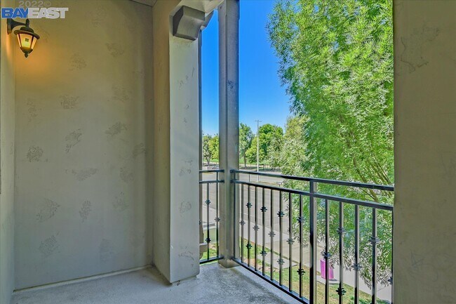 Building Photo - 5838 W Las Positas Blvd