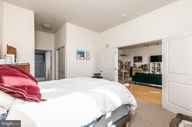 Dormitorio - 1209 N Charles St