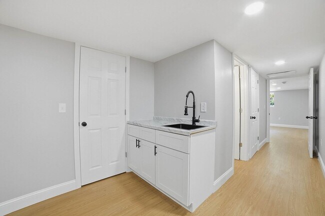 Foto del edificio - 44 Topsfield Cir