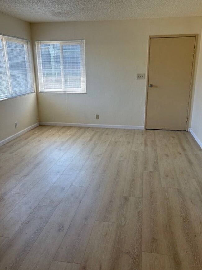Building Photo - 160 Denio St