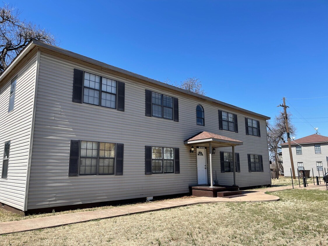 Primary Photo - 1108 NW Columbia Ave
