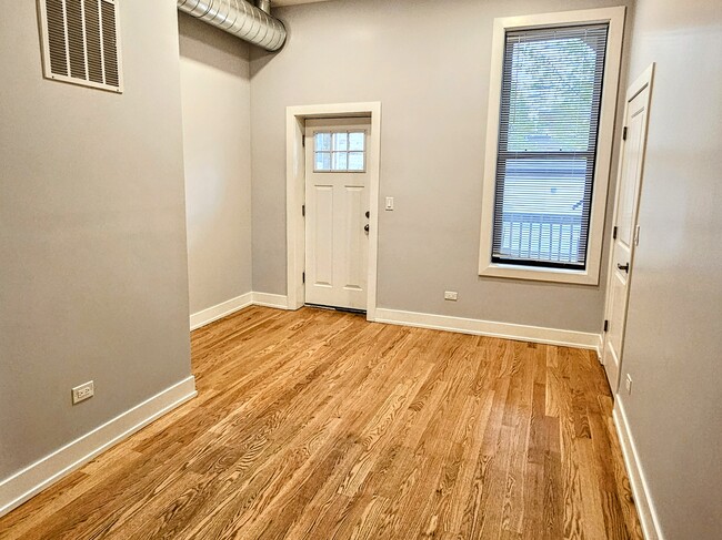 Foto del edificio - 1415 W Erie St