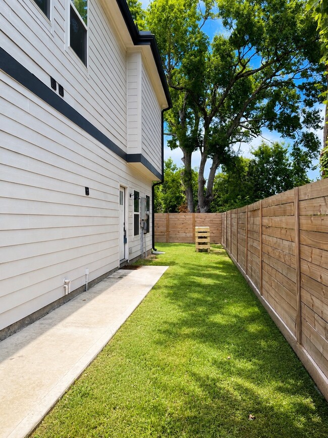 Building Photo - 4717 Talina Way