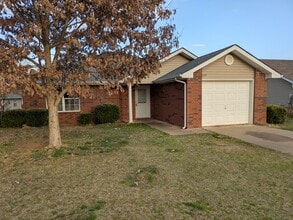 Building Photo - 1419 Crape Myrtle Dr