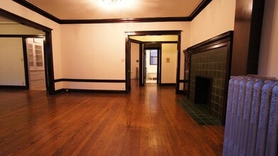 Building Photo - 2420 N Sawyer Ave