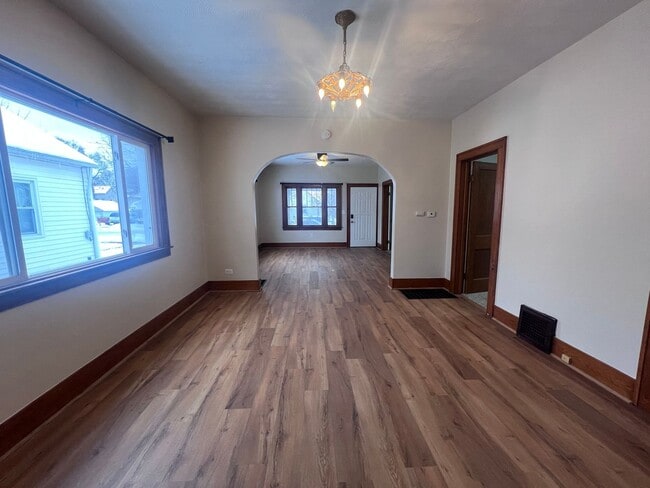 Building Photo - Three Bedroom Single Family Home on SW Side!