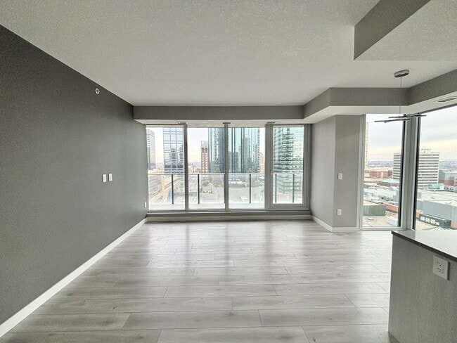 Building Photo - 10180-10103 103 St NW