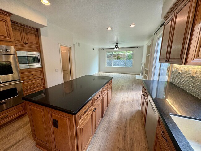 Foto del edificio - Beautiful Remodeled home in Dos Vientos