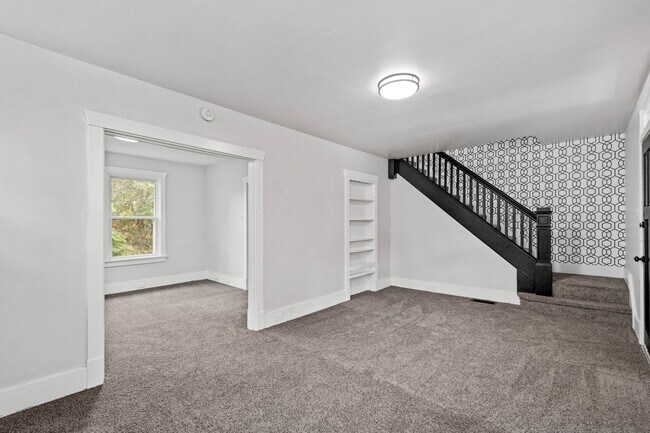 Foto del edificio - Beautiful 3 bedroom home in Beechview available March 15!