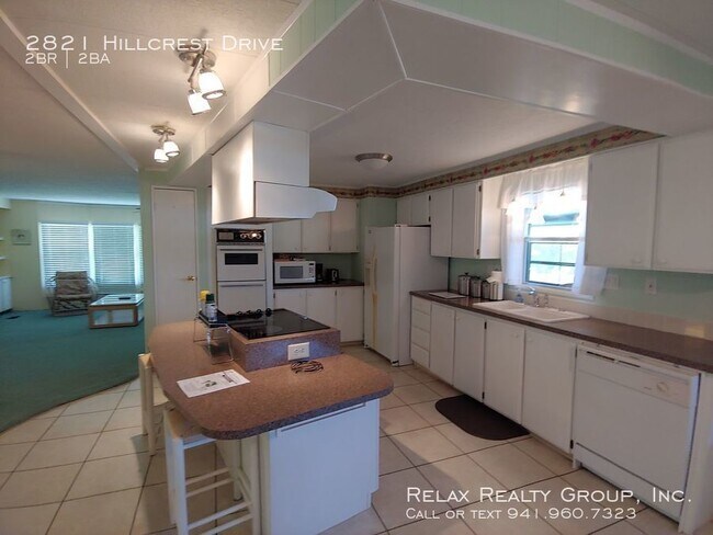 Building Photo - 2821 Hillcrest Dr