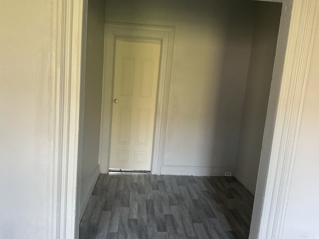 Building Photo - 179 Hart St