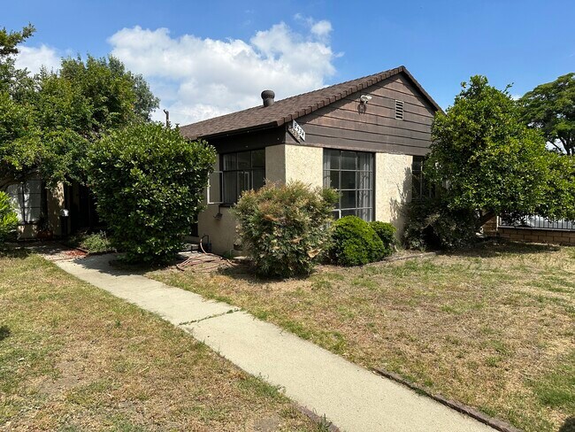 Foto del edificio - 8532 Tilden Ave