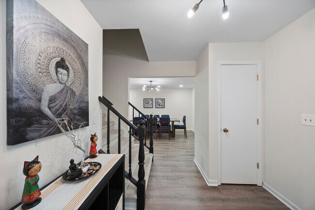 Foto del edificio - 8 Hampton Ct