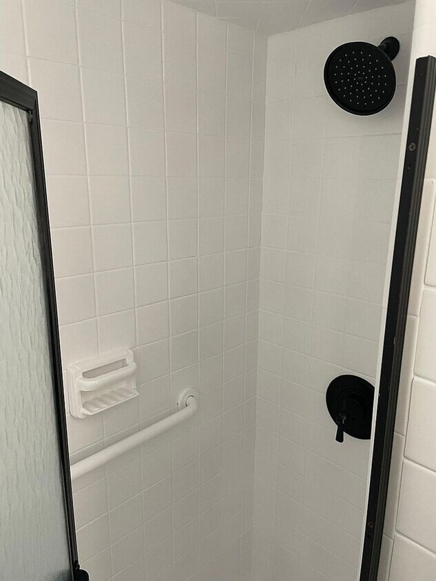 Foto principal - 2121 Woodbine Ave
