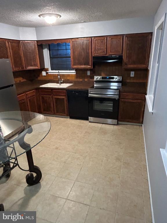 Foto del edificio - 28 Deedre Ln